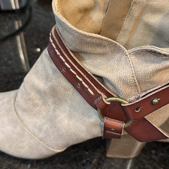 Woman’s SO Peep Toe ankle booties - Picture 8 of 10